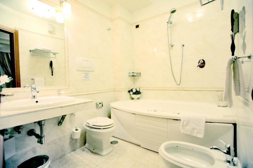 Luxury H 2000 Frühstückspension 3*