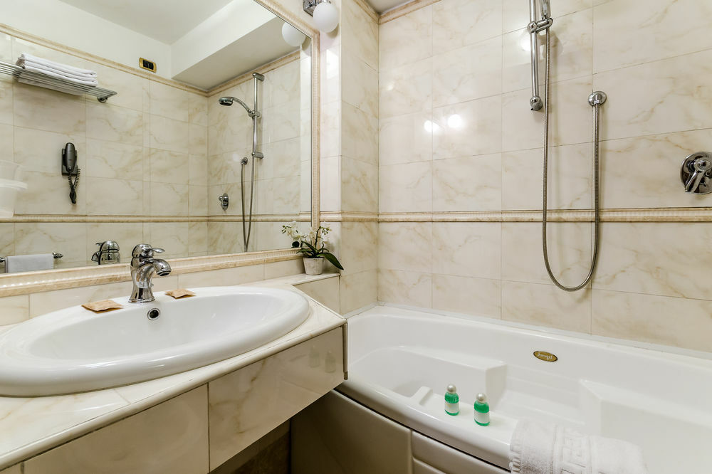 Luxury H 2000 3* Rom