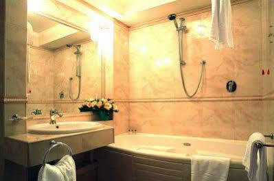 Luxury H 2000 3* Rom